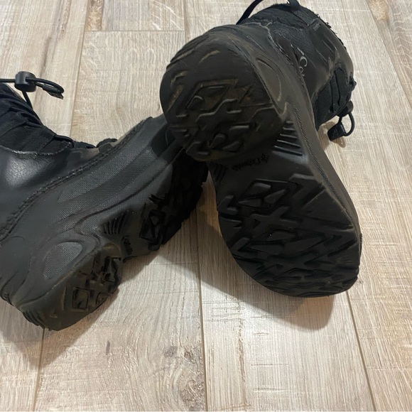 Columbia Kids' Bugaboot Celsius Boot
Style # 1945701
Size: 1 U.S  Color black - Picture 4 of 6